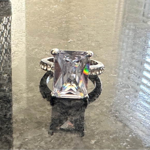 Elegant silver plated princess cut ring, synthetic zirconia, size 6 - Picture 3 of 5